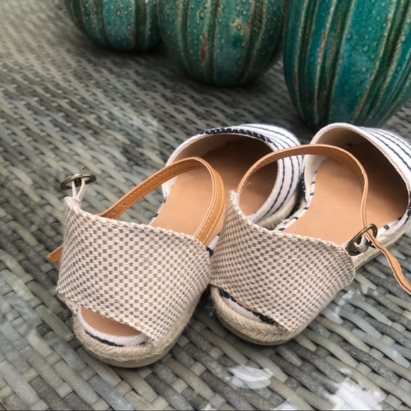 ☕️Lovely Navy Striped Espadrille Flats - Picture 2 of 4